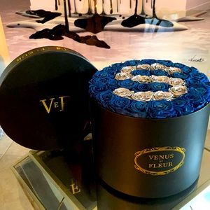 VENUS ET FLEUR Large Round Eternity Roses | Custom